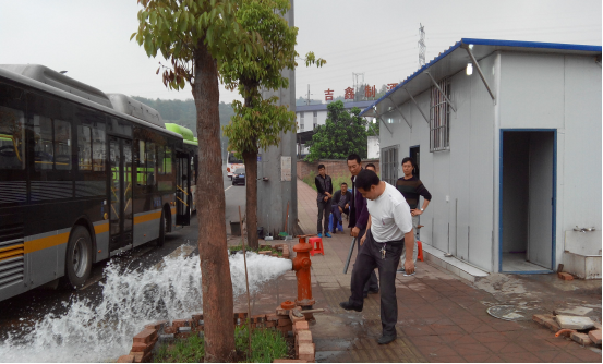 積極開展消防栓檢查   確?？h城消防安全