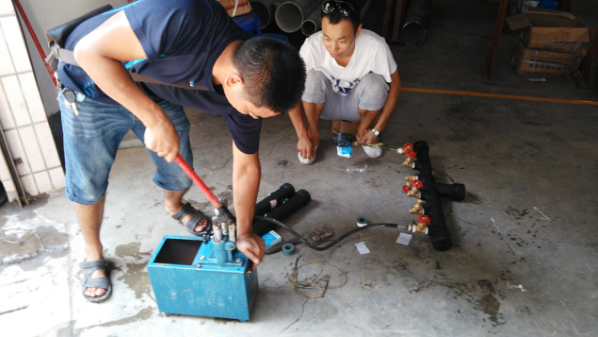 建恒公司對(duì)材料試壓，保證工程質(zhì)量