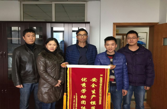 優(yōu)質(zhì)服務暖人心 真誠感謝送錦旗