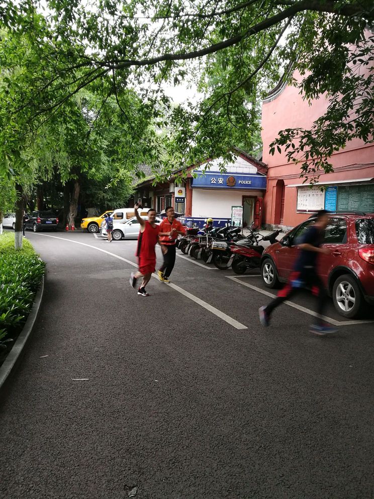 集團公司舉辦“快樂工作、健康生活”職工登山比賽