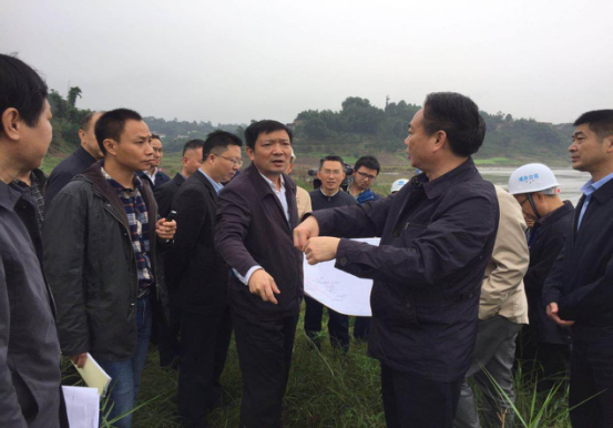 砥礪奮進勇?lián)?dāng) 夙夜匪懈為重任