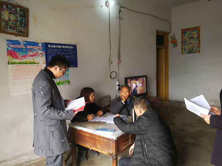 用心、用情、用勁，堅決打贏脫貧攻堅戰(zhàn)