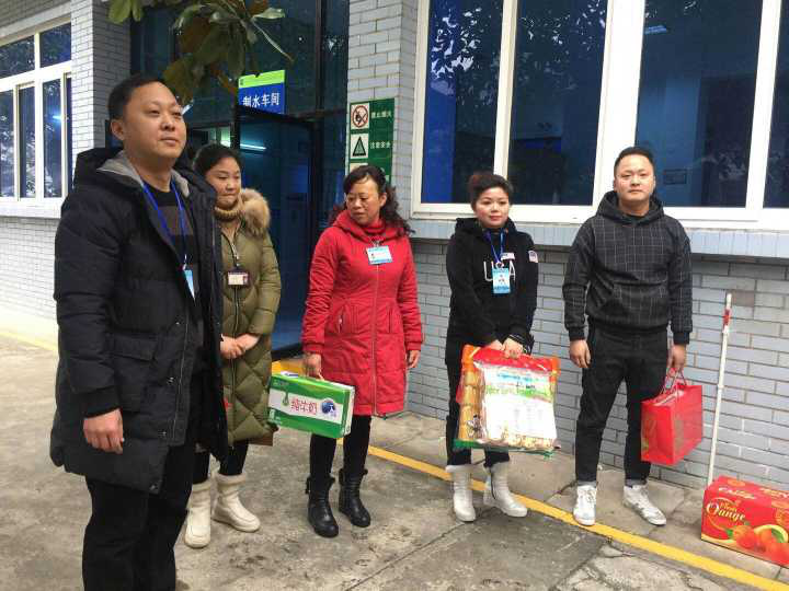 集團公司領(lǐng)導(dǎo)大年三十到一水廠 慰問一線職工