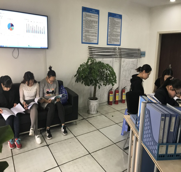 營(yíng)銷部呼叫中心積極開展集體學(xué)習(xí)共成長(zhǎng)