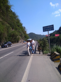 勤勤懇懇為工作，認(rèn)認(rèn)真真為百姓