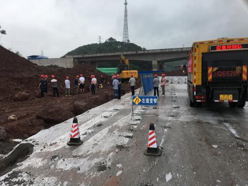 健全部門(mén)聯(lián)動(dòng)機(jī)制，提高應(yīng)急處置水平