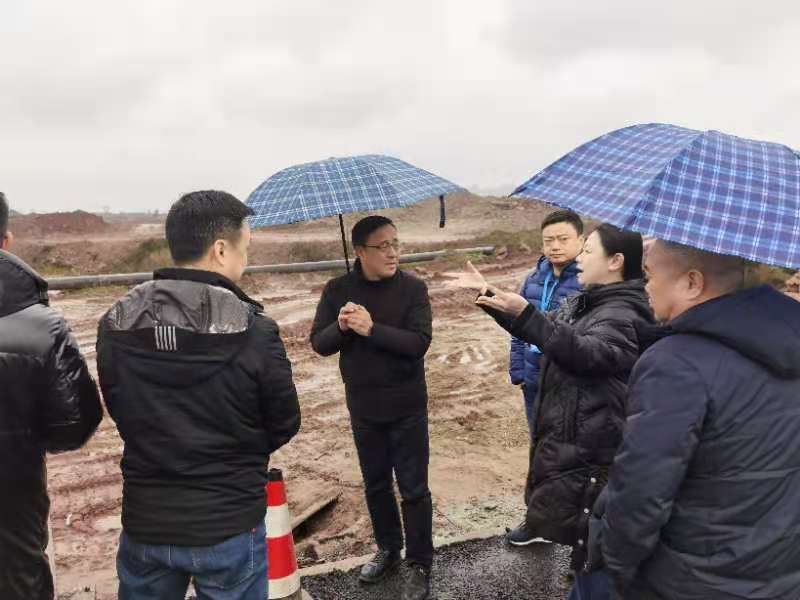 集團公司黨委書記、董事長周燕賓率隊調研臨港供水保障工作