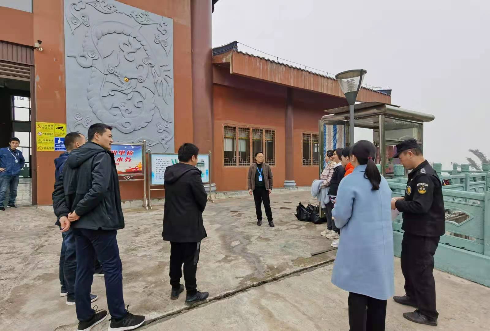 集團(tuán)公司黨委書(shū)記、董事長(zhǎng)周燕賓調(diào)研五水廠供水保障工作