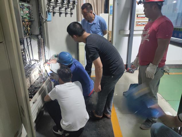 通宵奮戰(zhàn)，順利完成一水廠泵站電氣改造