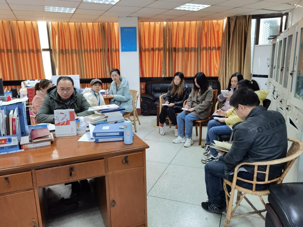 學習六中全會精神  抓好年終收尾工作