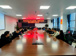 弘揚(yáng)雷鋒精神，在平凡中成就不平凡