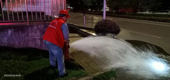 深夜集中管網(wǎng)沖洗，保障安全優(yōu)質(zhì)供水