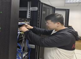 《榜樣在身邊》系列報道——王海宇、徐蕾：青春奮斗正當時